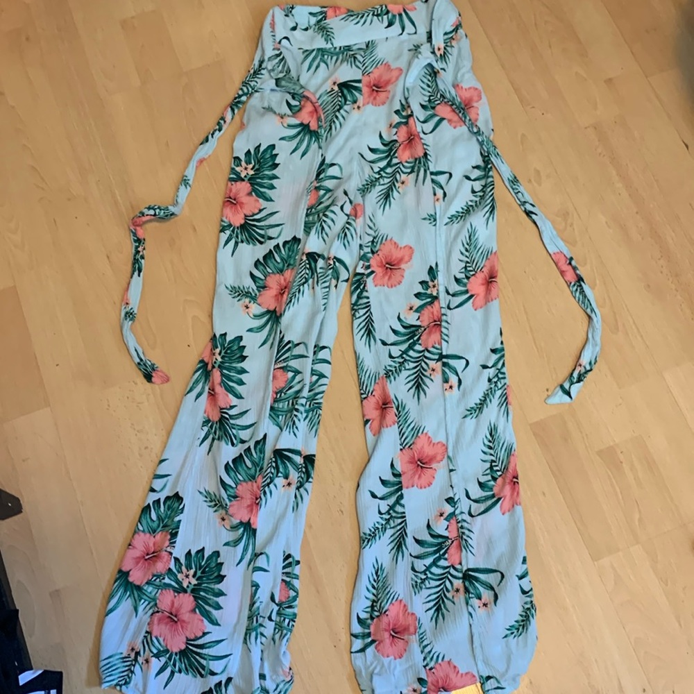 Guess Las Angeles size extra small tropical summer pant open front leg